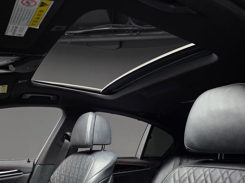 2020 BMW 5 Series 520d M Sport Package Plus photo 18