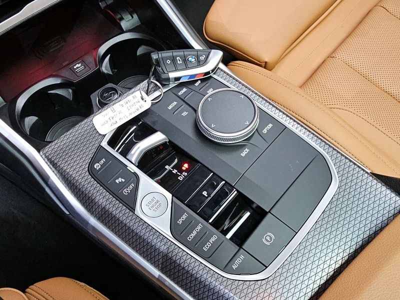 2023 BMW 3 Series 320d M Sport photo 9
