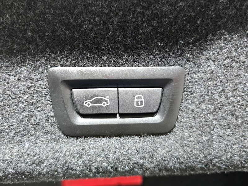 2023 BMW 3 Series 320d M Sport photo 18