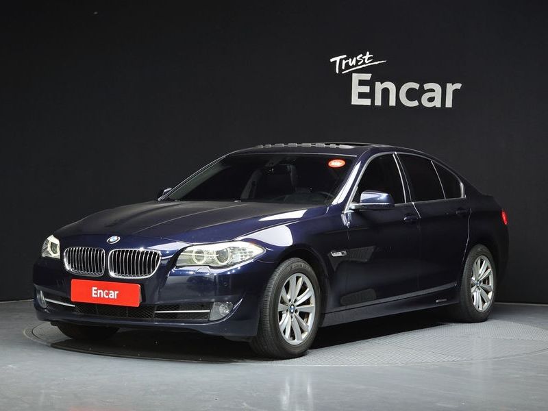 2013 BMW 5 Series 520d photo 1