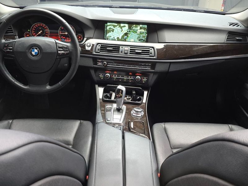 2013 BMW 5 Series 520d photo 7