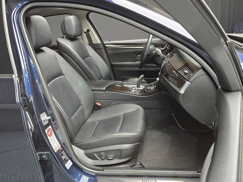 2013 BMW 5 Series 520d photo 12
