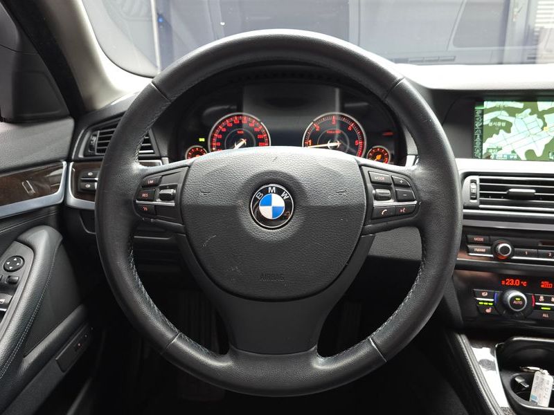 2013 BMW 5 Series 520d photo 13