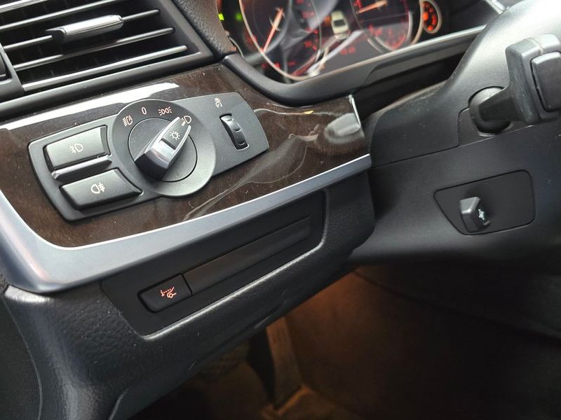 2013 BMW 5 Series 520d photo 15