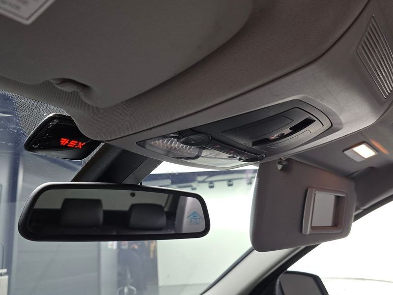 2013 BMW 5 Series 520d photo 18