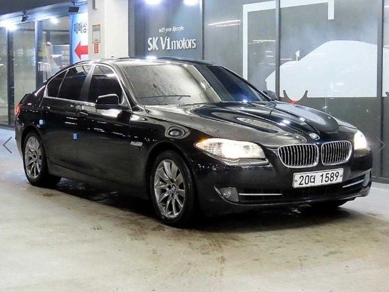 2012 BMW 5 Series 528i photo 1