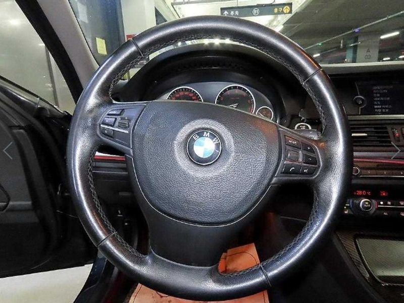 2012 BMW 5 Series 528i photo 8