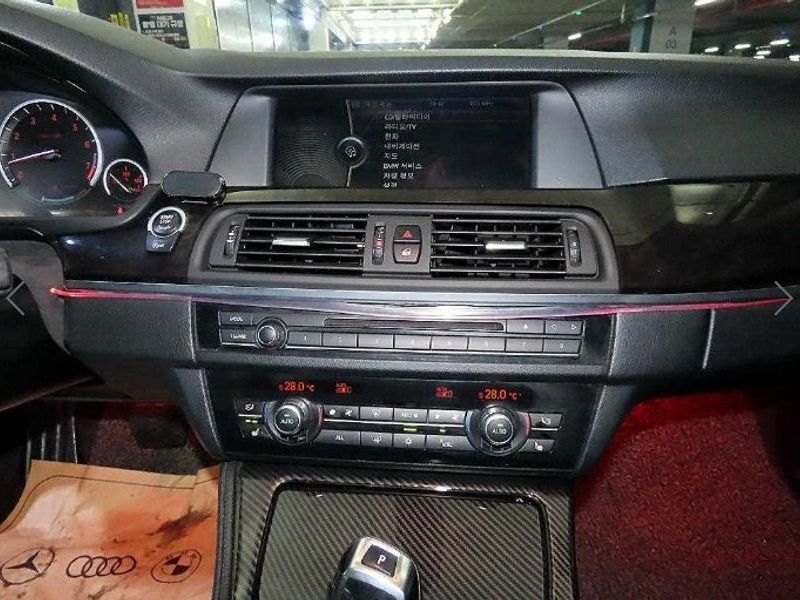 2012 BMW 5 Series 528i photo 11