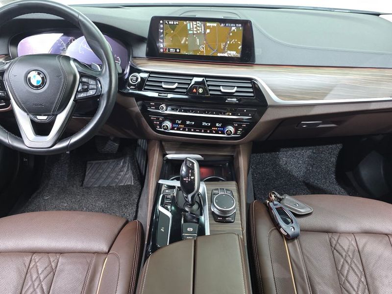 2019 BMW 5 Series 530i xDrive Luxury Plus photo 7