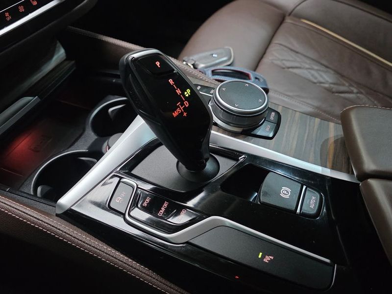 2019 BMW 5 Series 530i xDrive Luxury Plus photo 9
