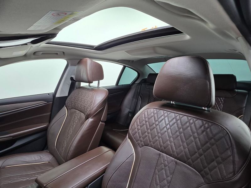 2019 BMW 5 Series 530i xDrive Luxury Plus photo 12