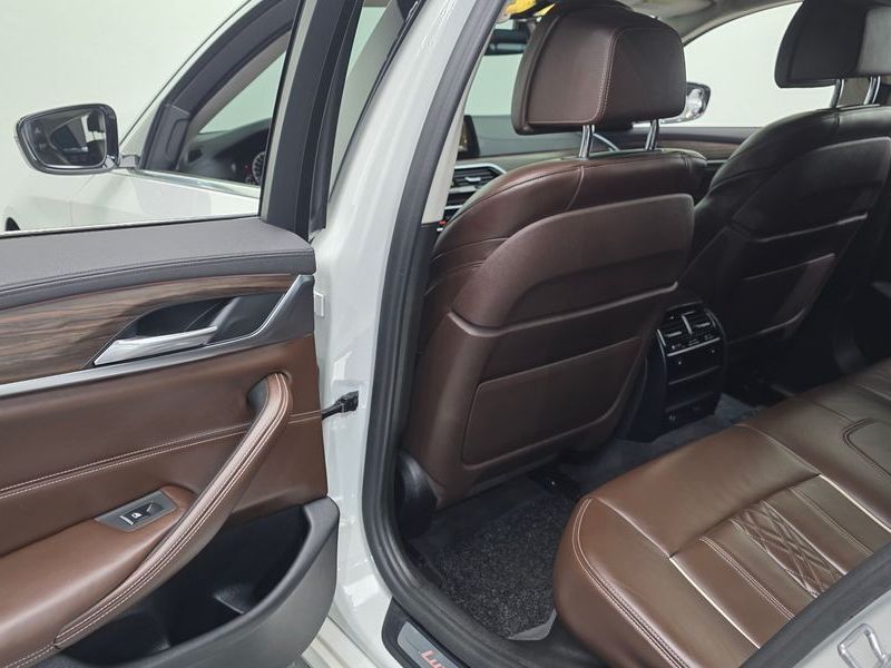 2019 BMW 5 Series 530i xDrive Luxury Plus photo 17