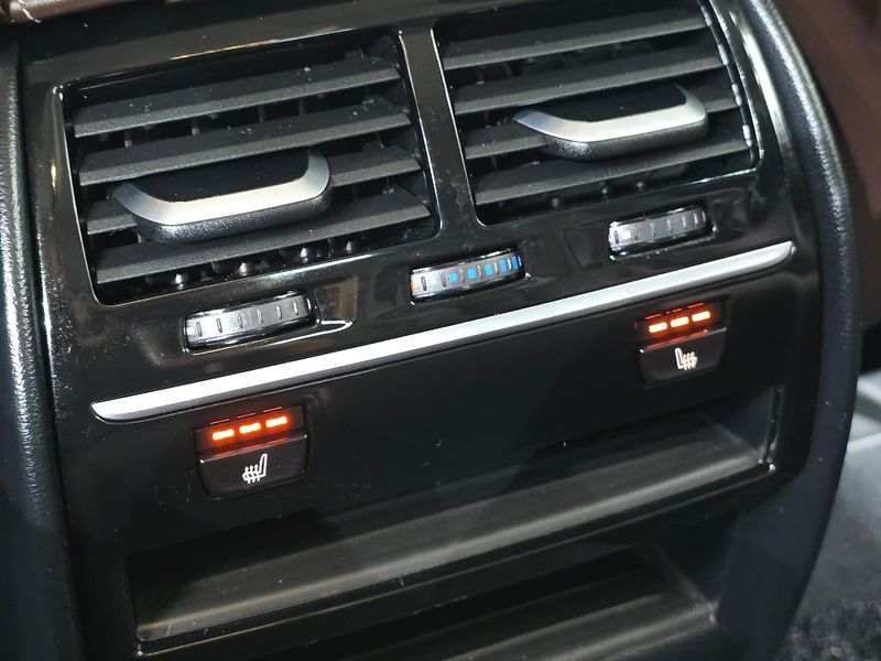 2019 BMW 5 Series 530i xDrive Luxury Plus photo 18