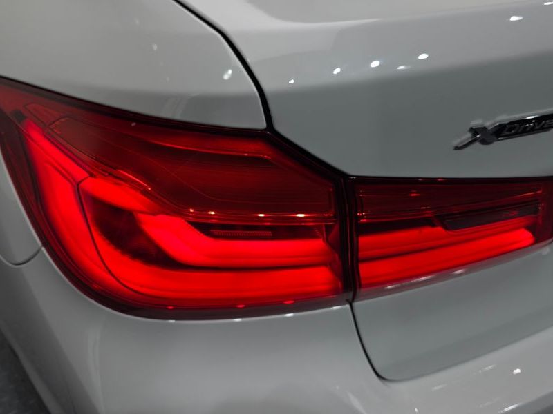 2019 BMW 5 Series 530i xDrive Luxury Plus photo 23