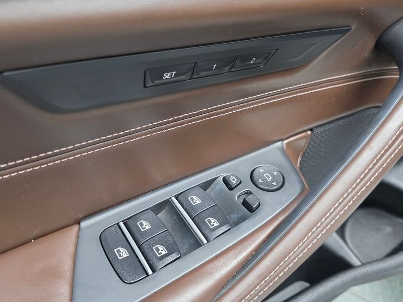2019 BMW 5 Series 530i xDrive Luxury Plus photo 27