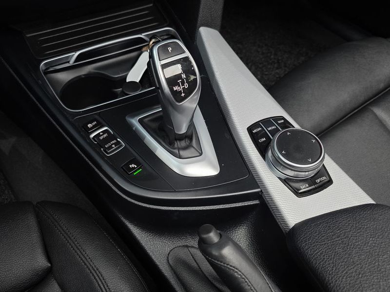 2018 BMW 3 Series 320i M Sport photo 9