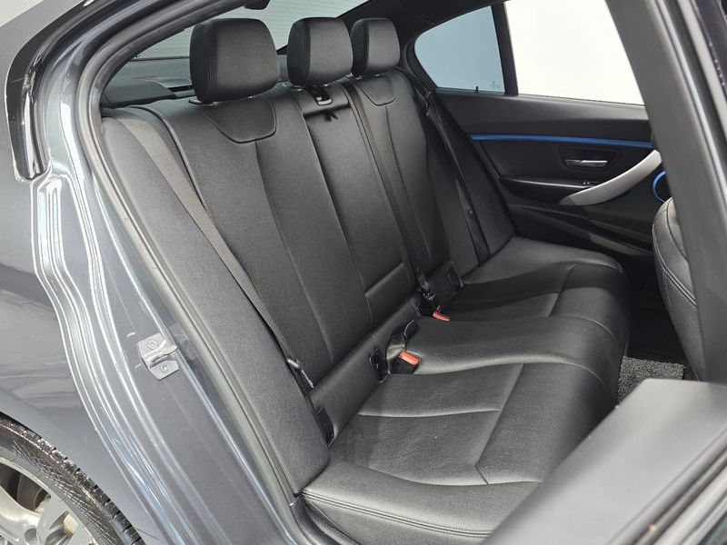 2018 BMW 3 Series 320i M Sport photo 11