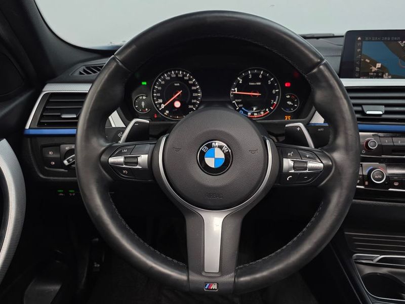 2018 BMW 3 Series 320i M Sport photo 15