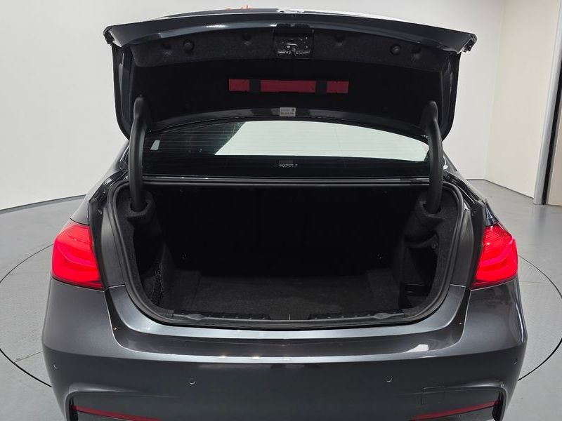 2018 BMW 3 Series 320i M Sport photo 20