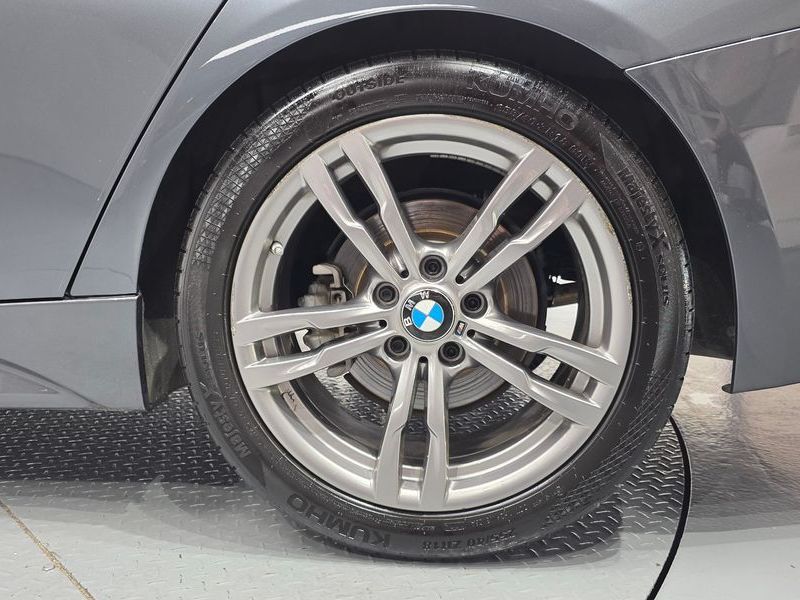 2018 BMW 3 Series 320i M Sport photo 21