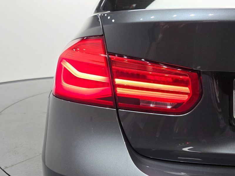 2018 BMW 3 Series 320i M Sport photo 23