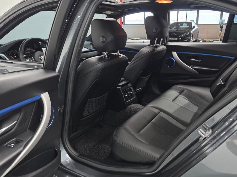 2018 BMW 3 Series 320i M Sport photo 26