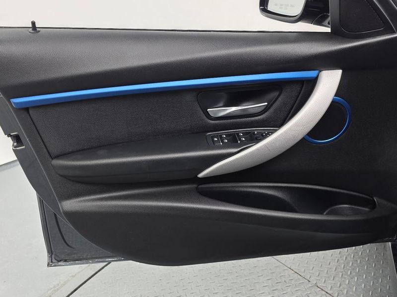 2018 BMW 3 Series 320i M Sport photo 27