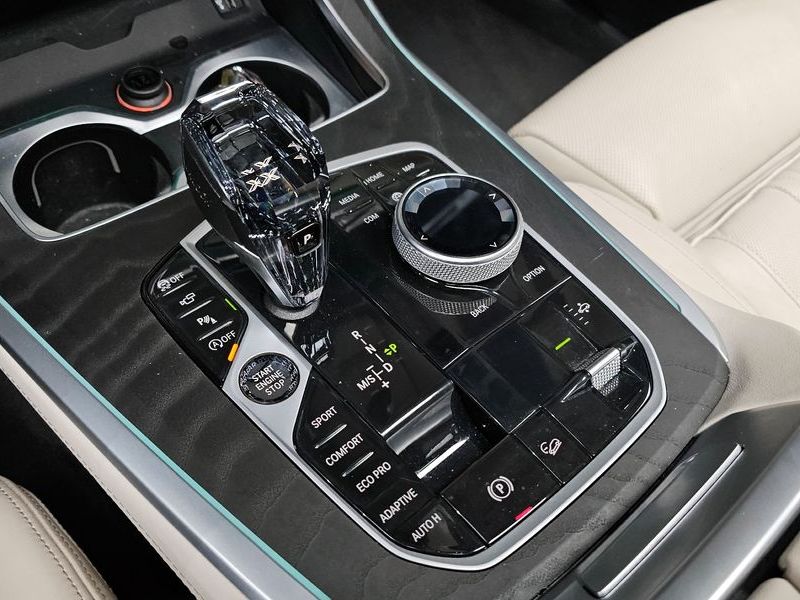 2022 BMW X7 xDrive 40i Design Pure Excellence 7-Seater photo 9
