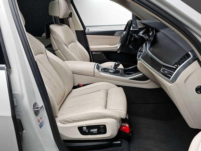 2022 BMW X7 xDrive 40i Design Pure Excellence 7-Seater photo 10