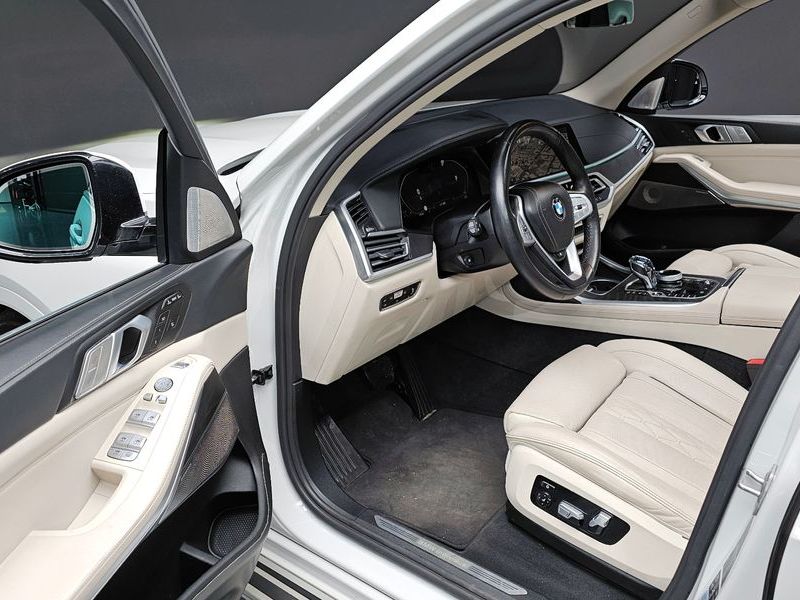2022 BMW X7 xDrive 40i Design Pure Excellence 7-Seater photo 12