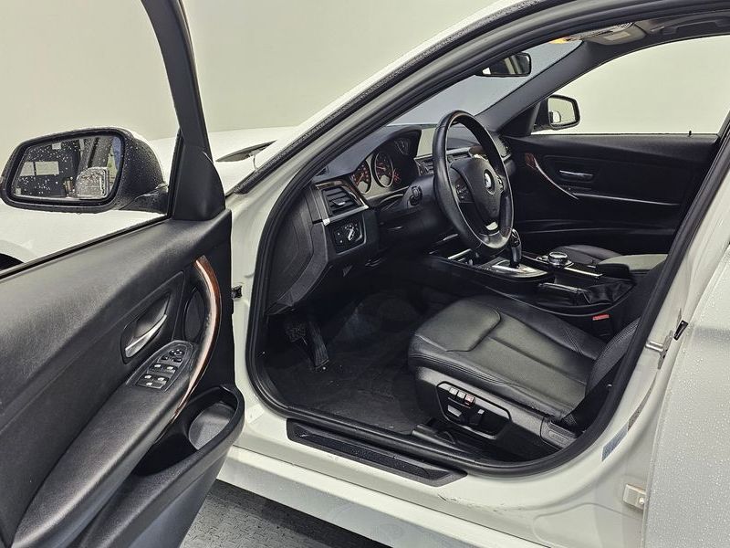 2014 BMW 3 Series 320d photo 10