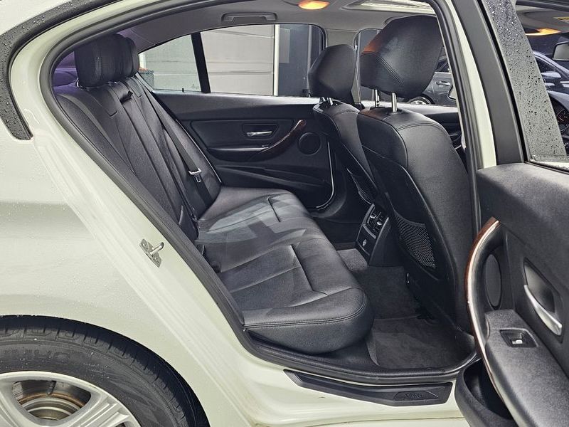 2014 BMW 3 Series 320d photo 12