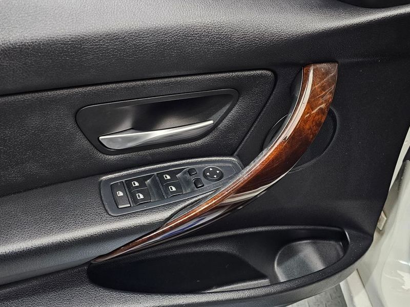 2014 BMW 3 Series 320d photo 16