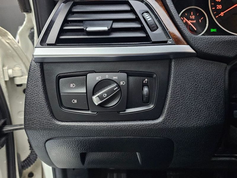 2014 BMW 3 Series 320d photo 17