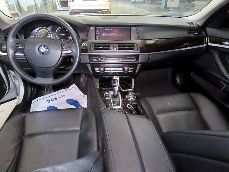 2013 BMW 5 Series 520d photo 10