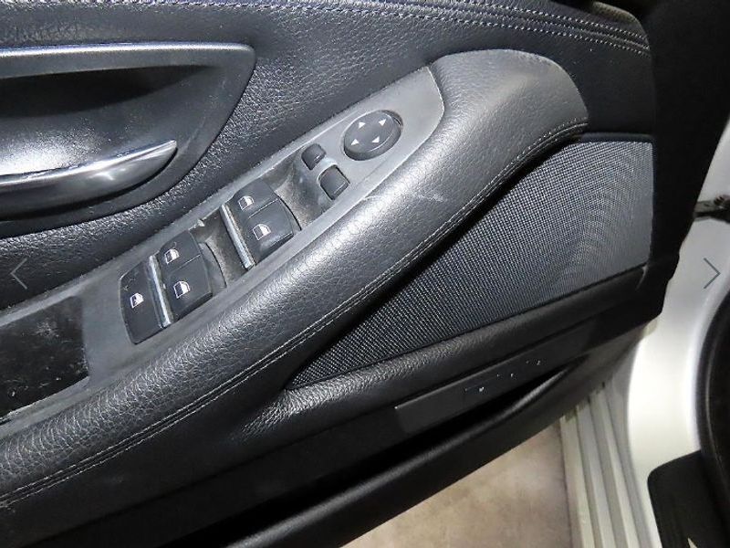 2013 BMW 5 Series 520d photo 13