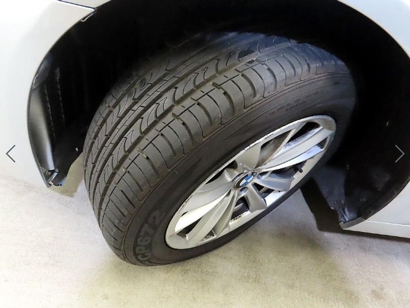 2013 BMW 5 Series 520d photo 20