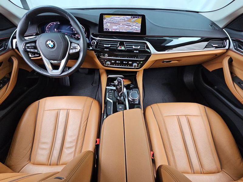2020 BMW 5 Series 520i Luxury photo 7