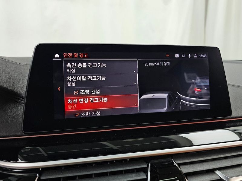 2020 BMW 5 Series 520i Luxury photo 16