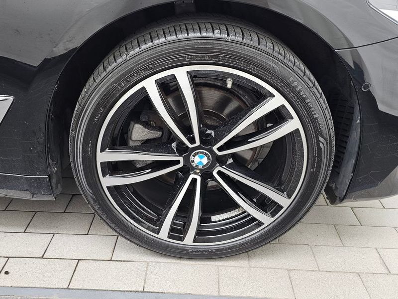2020 BMW 5 Series 520i Luxury photo 21