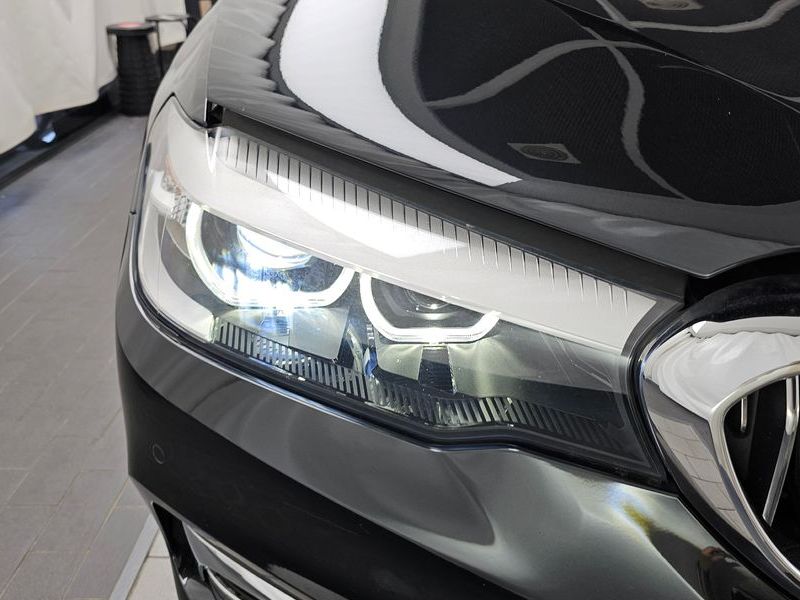 2020 BMW 5 Series 520i Luxury photo 22