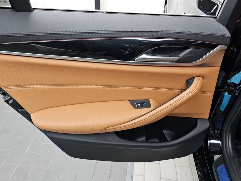 2020 BMW 5 Series 520i Luxury photo 25