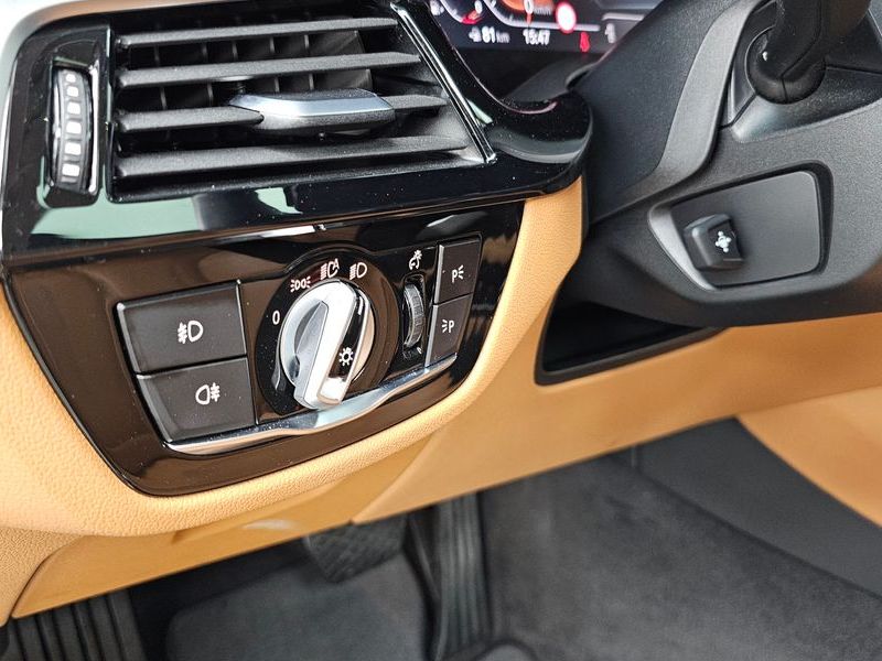 2020 BMW 5 Series 520i Luxury photo 27