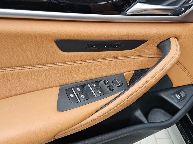 2020 BMW 5 Series 520i Luxury photo 30