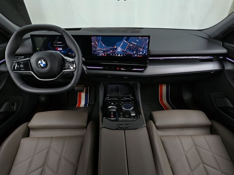 2024 BMW 5 Series 520i photo 7