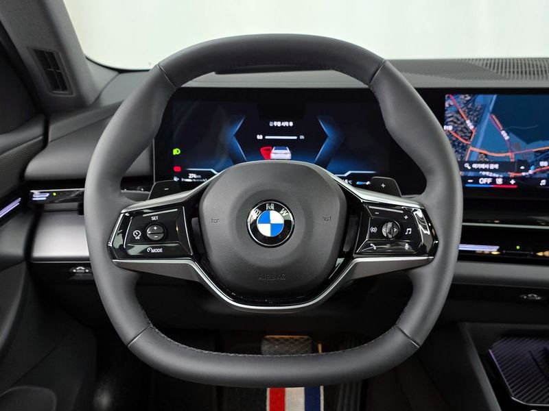2024 BMW 5 Series 520i photo 13