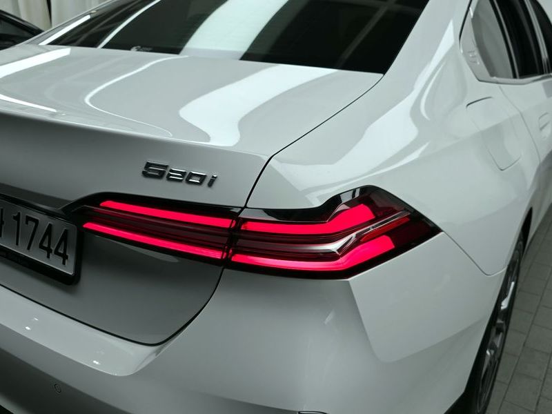 2024 BMW 5 Series 520i photo 23