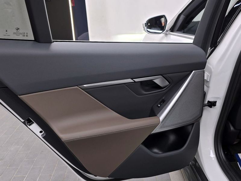 2024 BMW 5 Series 520i photo 25