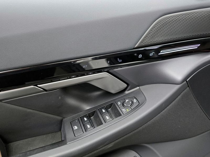 2024 BMW 5 Series 520i photo 28