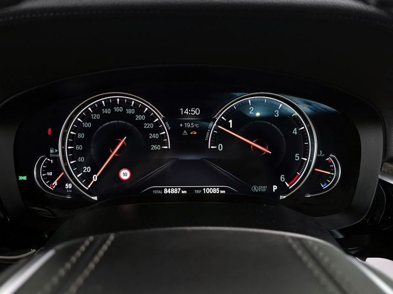 2018 BMW 5 Series 530d Luxury Plus photo 8